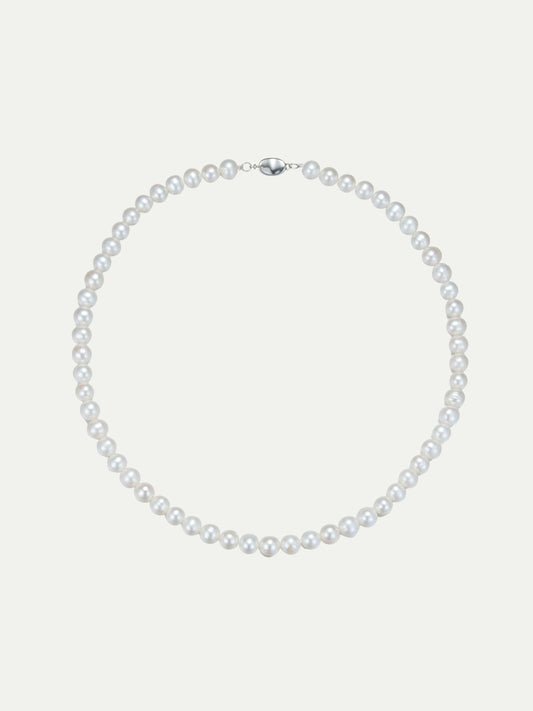 Plain pearl necklace