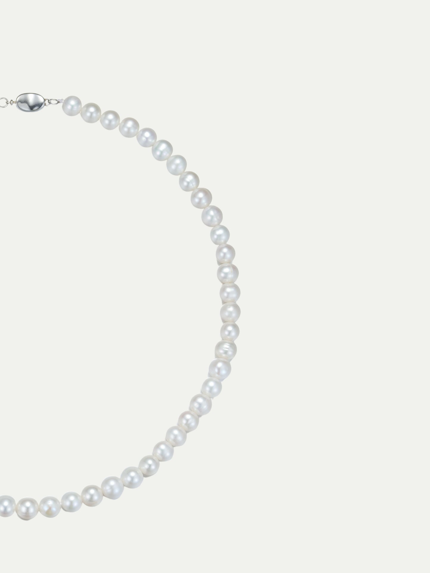 Plain pearl necklace