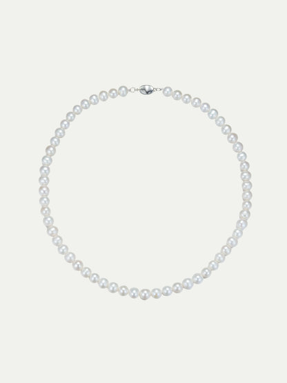 Plain pearl necklace