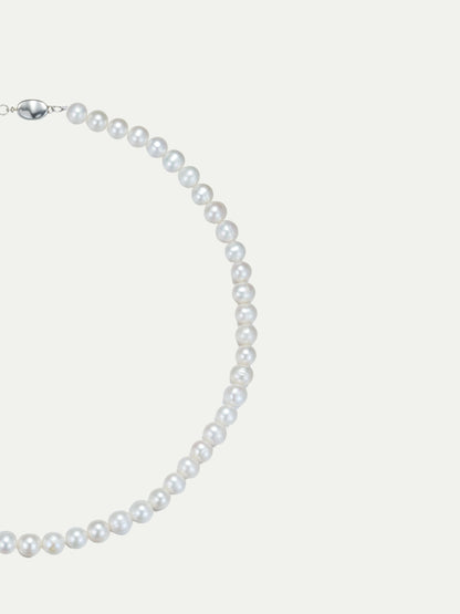 Plain pearl necklace